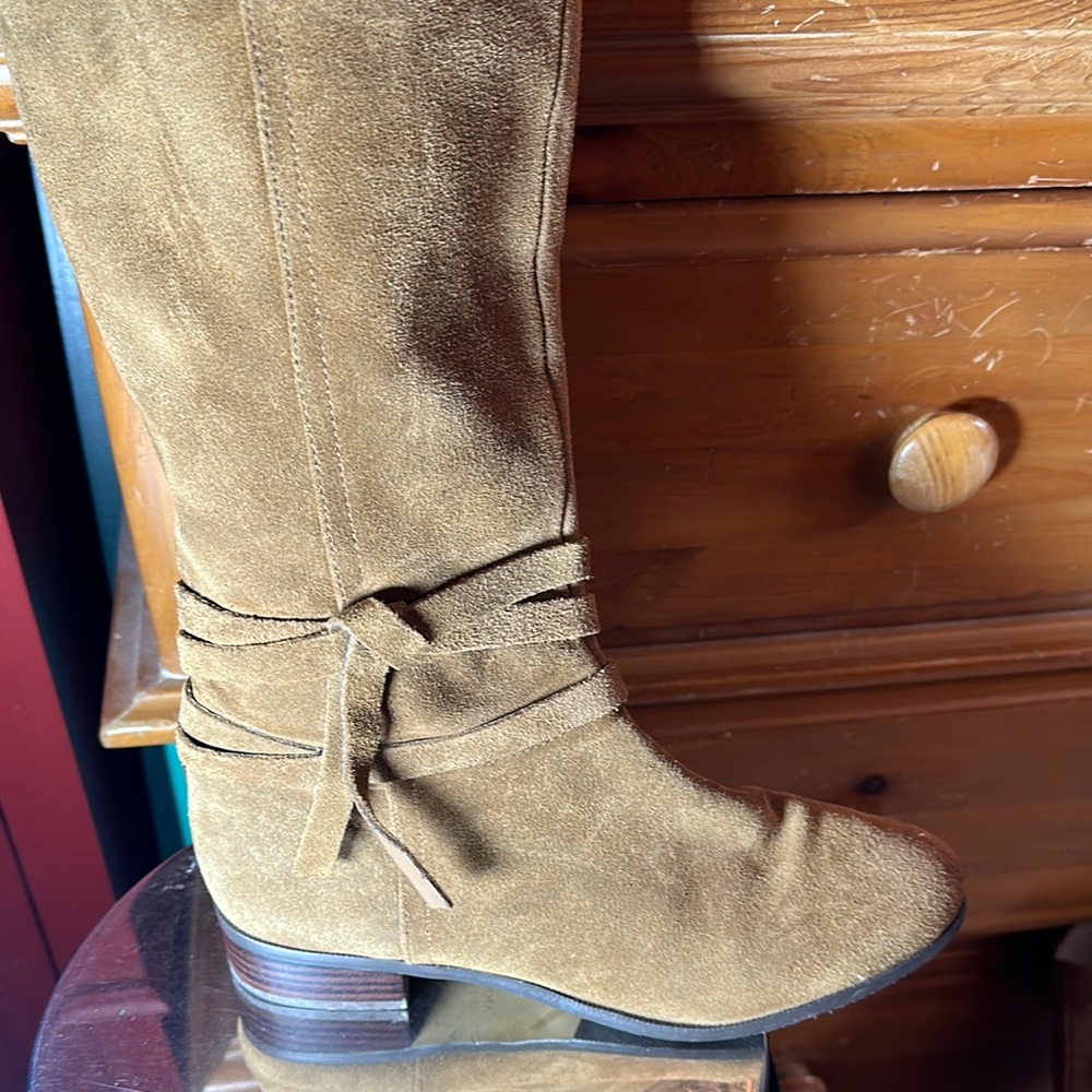 Women's Tan Suede Boots